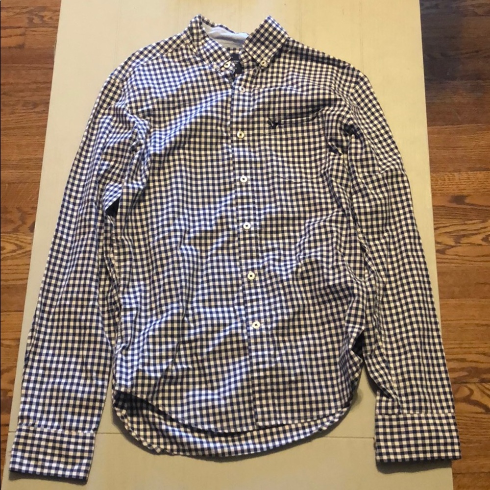 American eagle classic fit plaid button up shirt